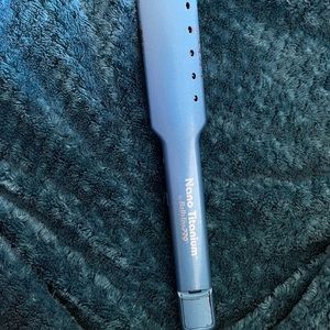 BabyLiss pro nano titanium straightener